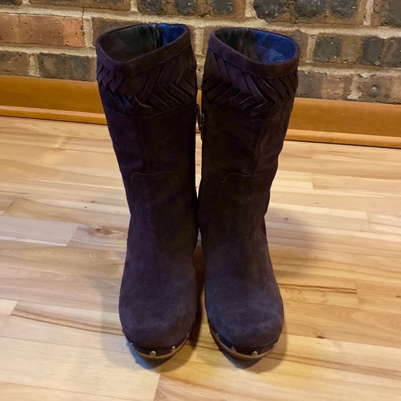 Like New UGG leather suede wooden heel boots, Women’s sized 9 - Picture 2 of 8